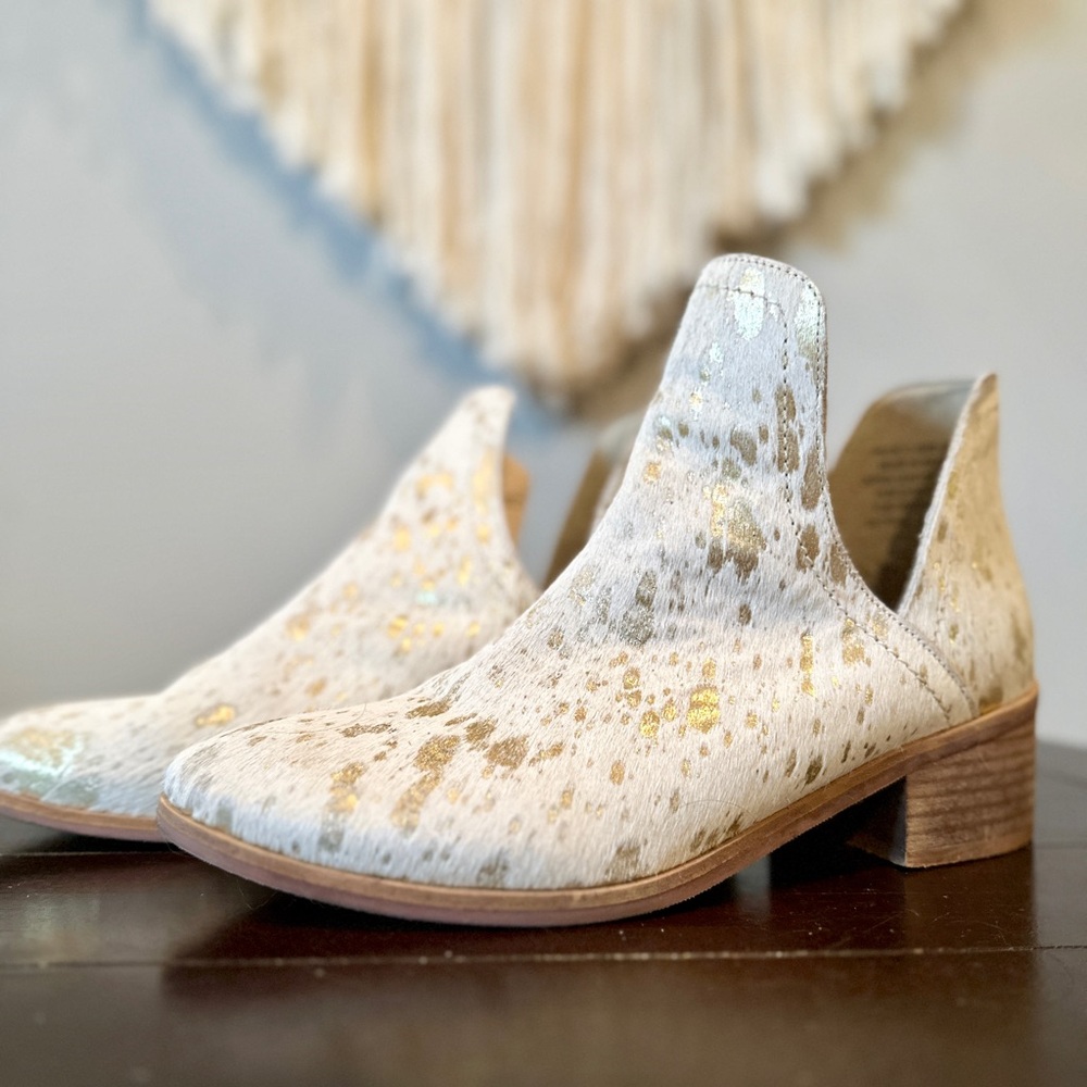 Coconuts by Matisse Gold and Cream Ankle Booties